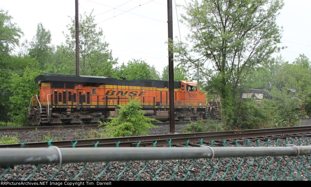 BNSF 8261